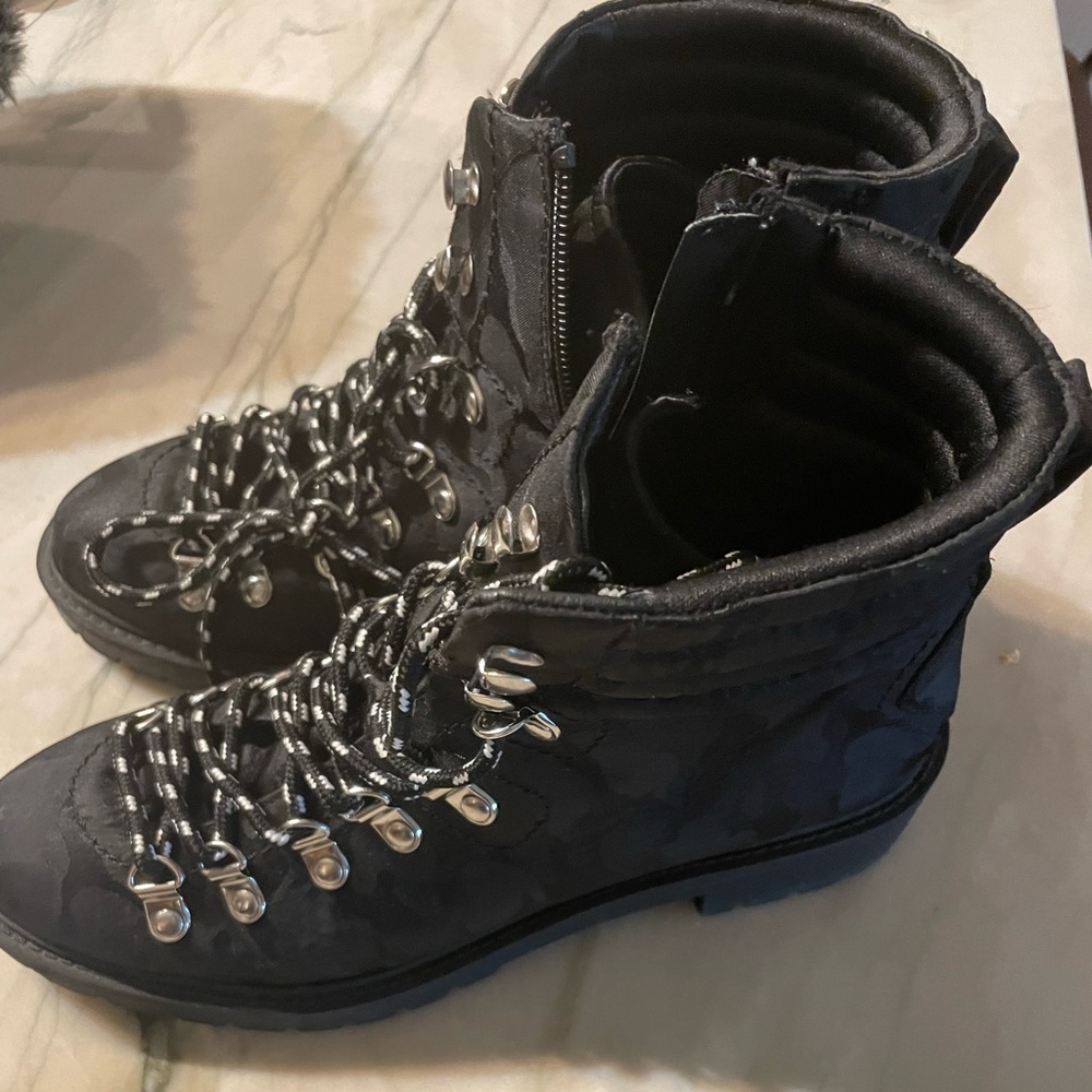 Steve Madden, lace up boots